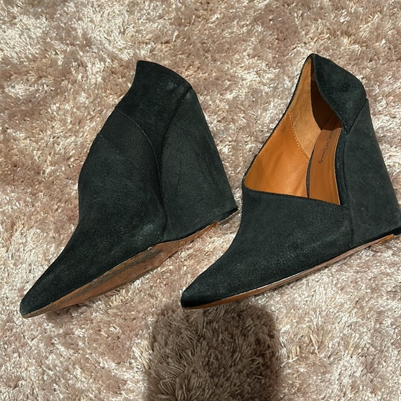 Elizabeth and James Heels - Picture 2 of 3